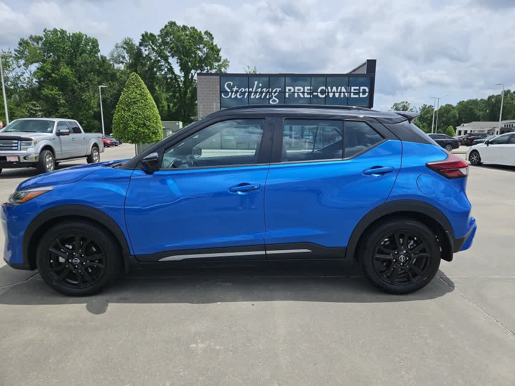 View vehicle photo 2
