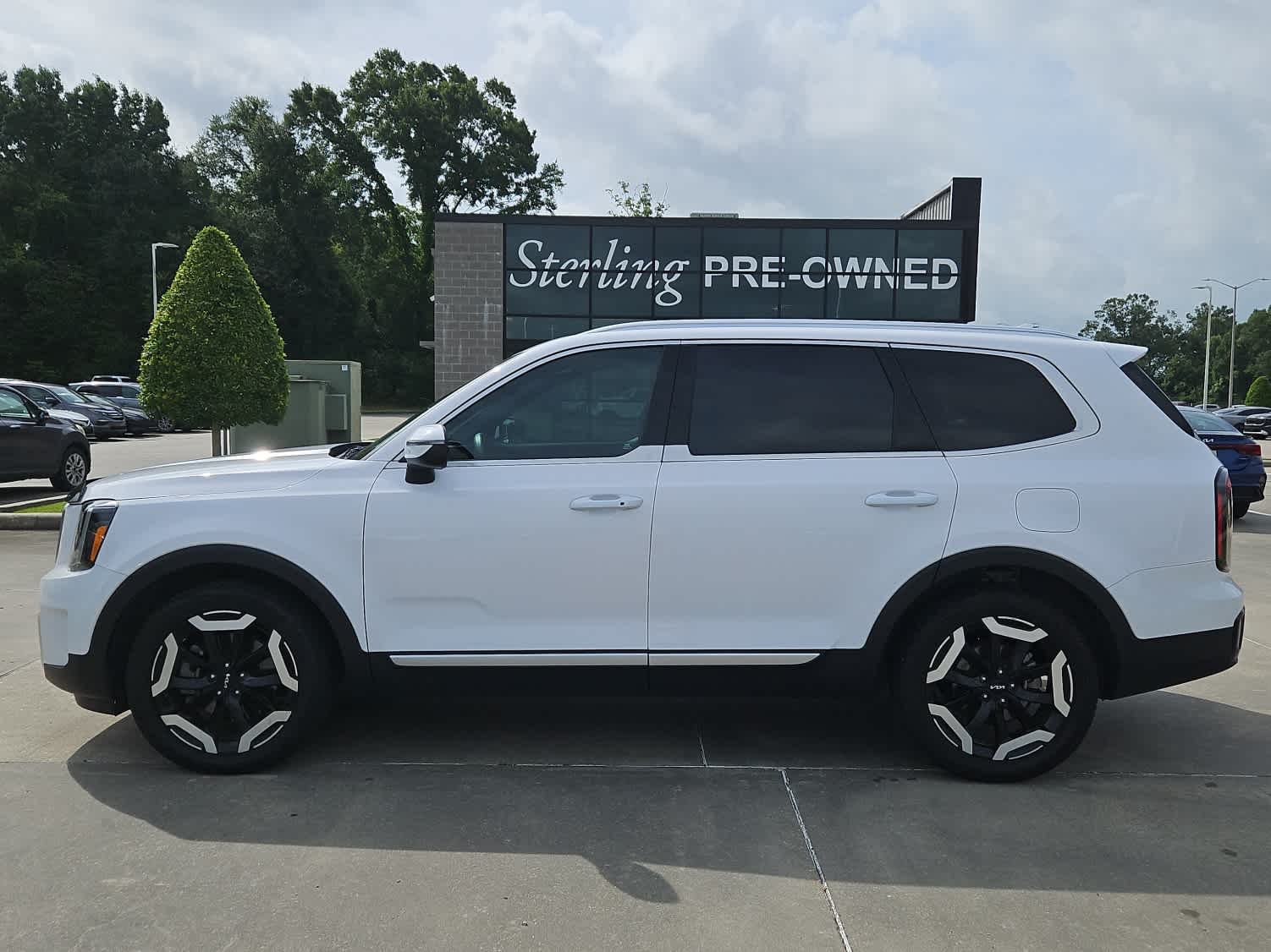 View vehicle photo 2