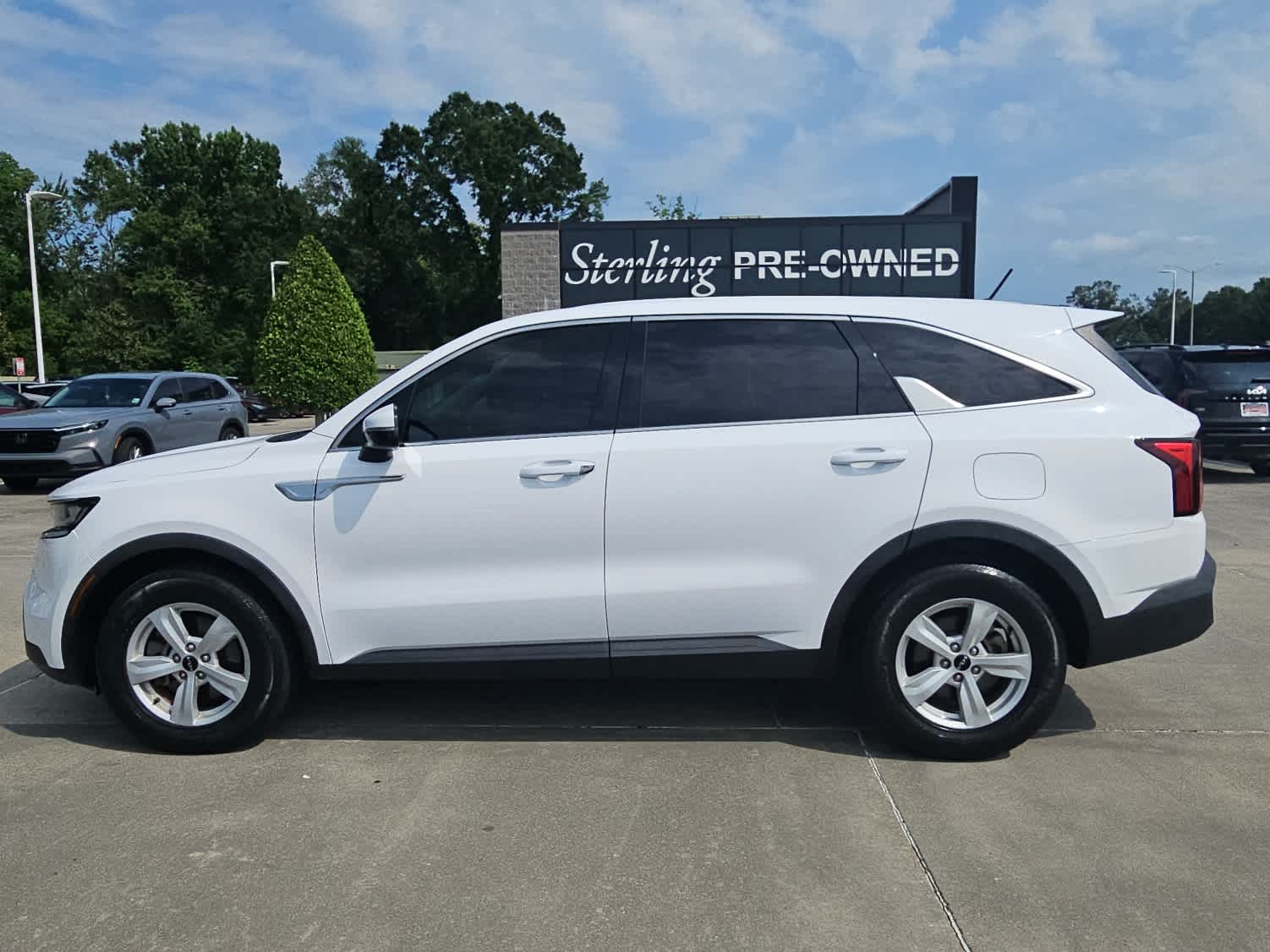 View vehicle photo 2