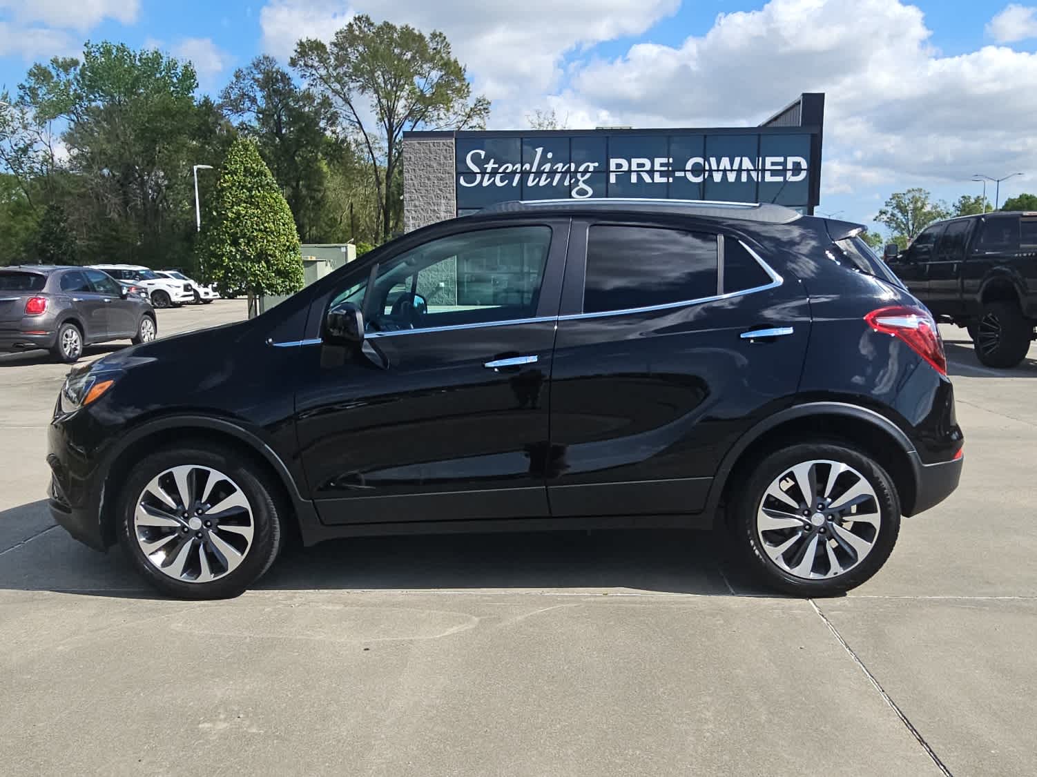View vehicle photo 2