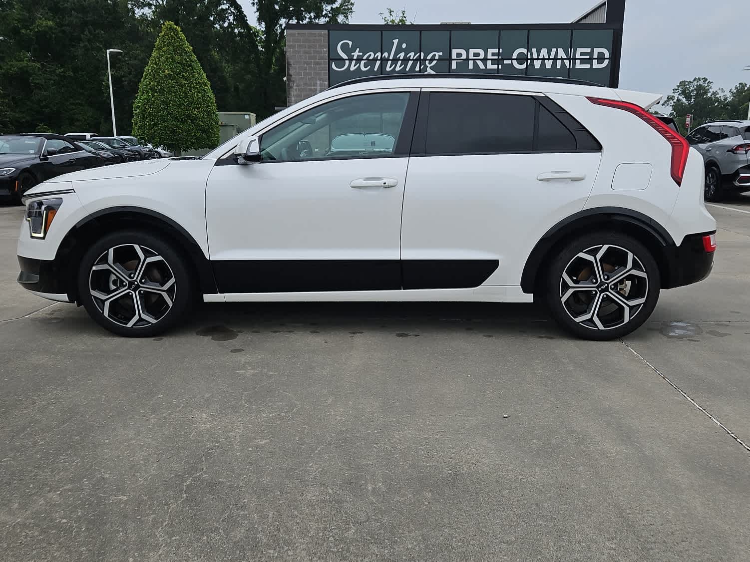 View vehicle photo 2