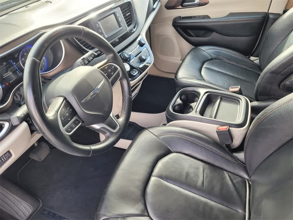 2017 Chrysler Pacifica Touring-L 19