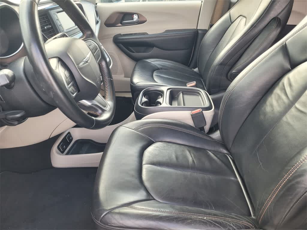 2017 Chrysler Pacifica Touring-L 21