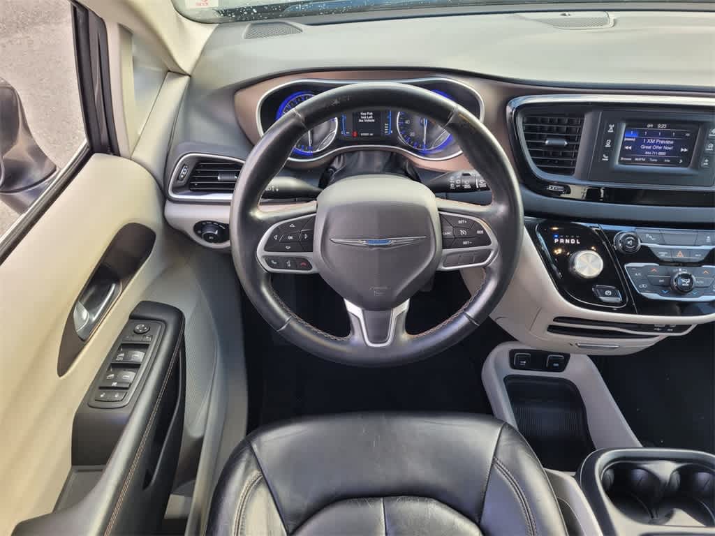 2017 Chrysler Pacifica Touring-L 11