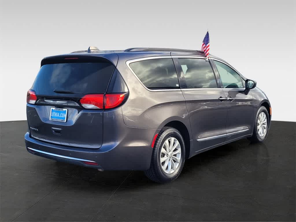 2017 Chrysler Pacifica Touring-L 6