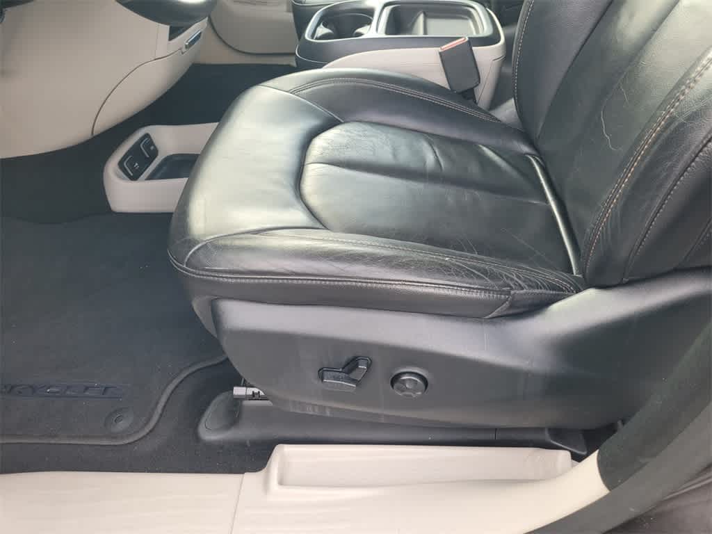 2017 Chrysler Pacifica Touring-L 23