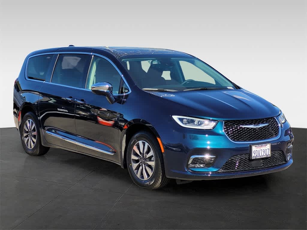 2022 Chrysler Pacifica Hybrid Limited 8