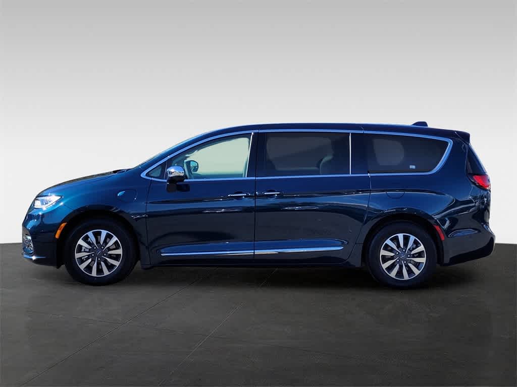 2022 Chrysler Pacifica Hybrid Limited 4