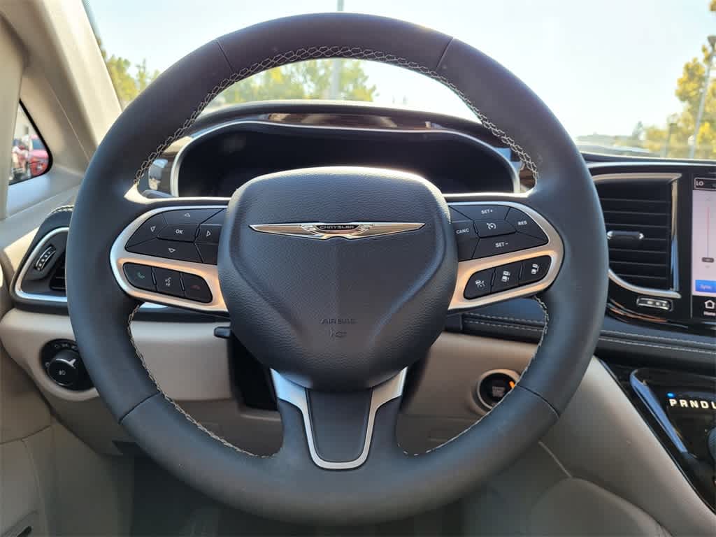 2022 Chrysler Pacifica Hybrid Limited 25