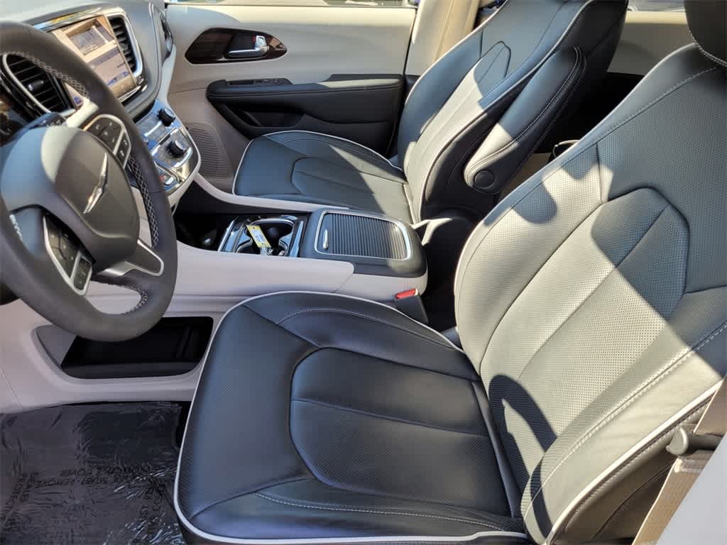 2022 Chrysler Pacifica Hybrid Limited 14