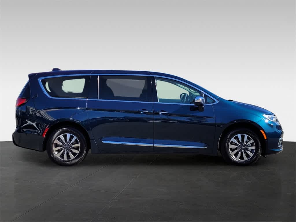 2022 Chrysler Pacifica Hybrid Limited 7