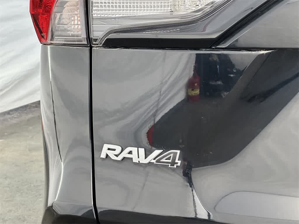 2020 Toyota RAV4 Hybrid LE 6