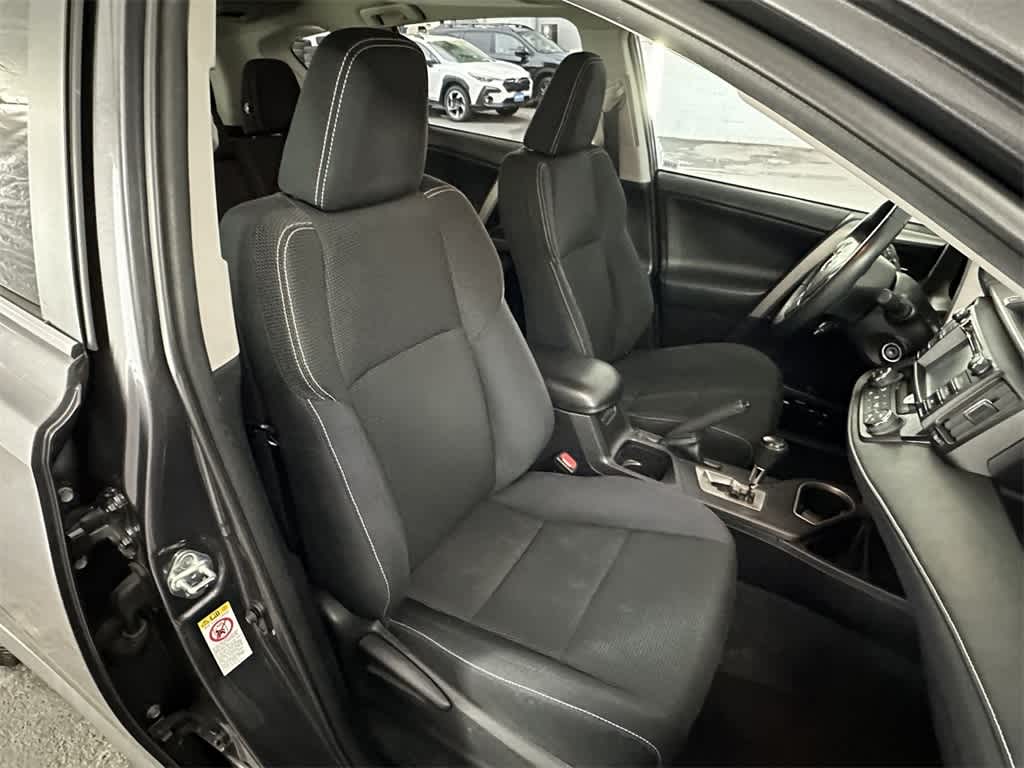 2016 Toyota RAV4 XLE 14