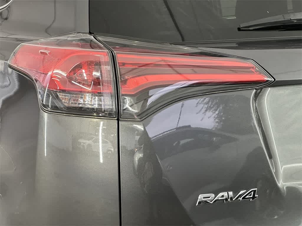 2016 Toyota RAV4 XLE 7