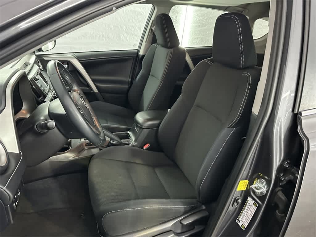 2016 Toyota RAV4 XLE 11