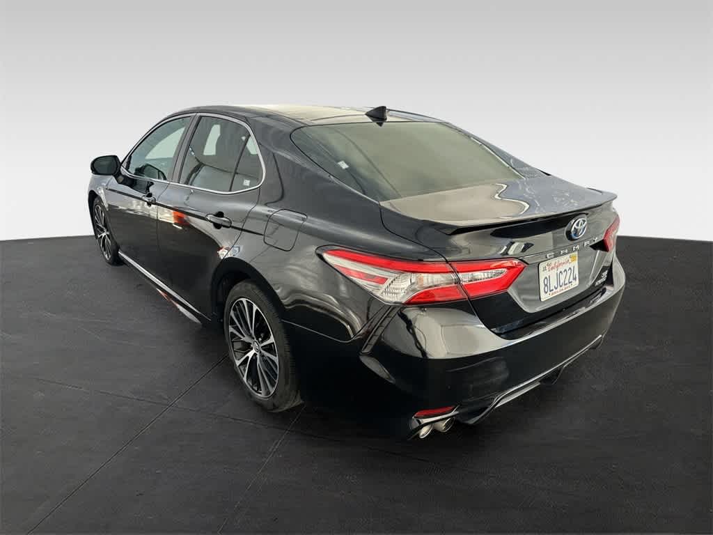 2019 Toyota Camry Hybrid SE 4