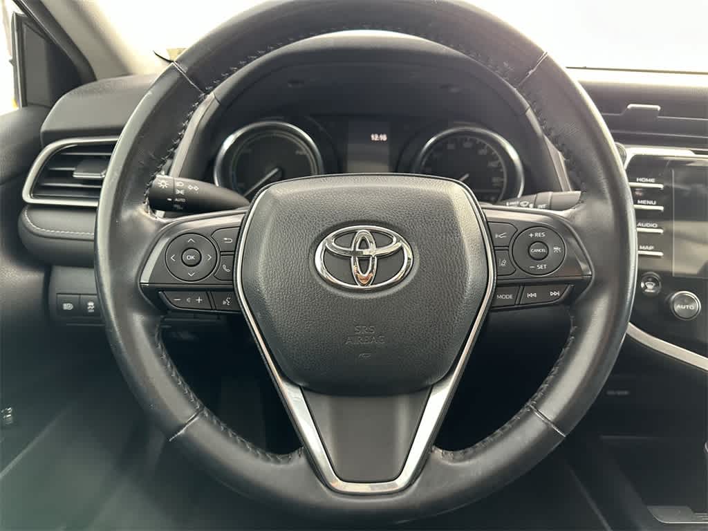 2019 Toyota Camry Hybrid SE 16