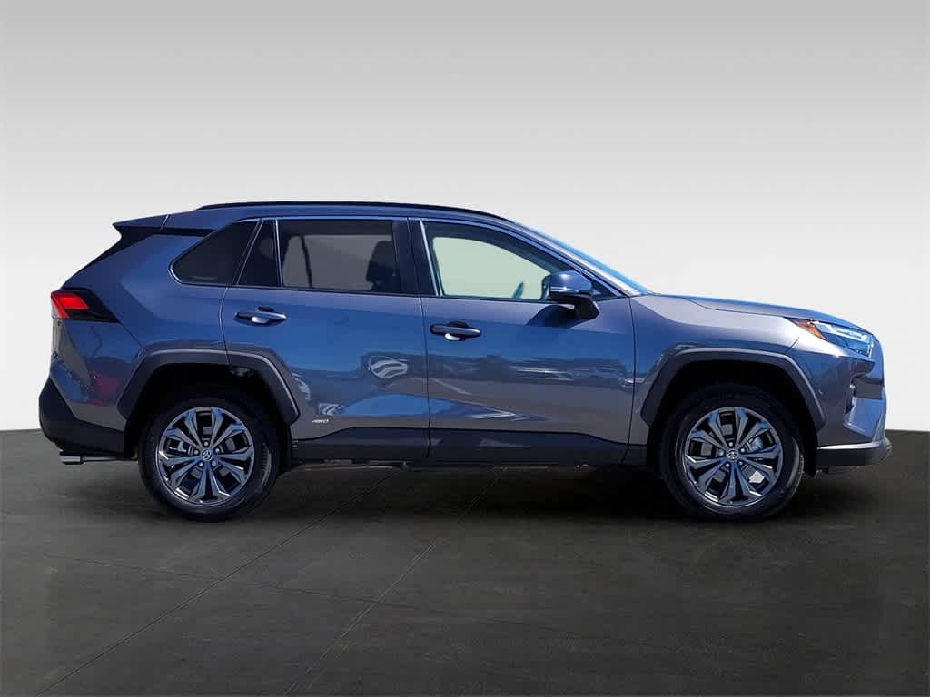 2022 Toyota RAV4 Hybrid XLE Premium 7