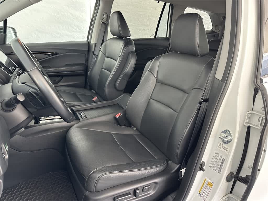 2022 Honda Pilot Touring 8-Passenger 11