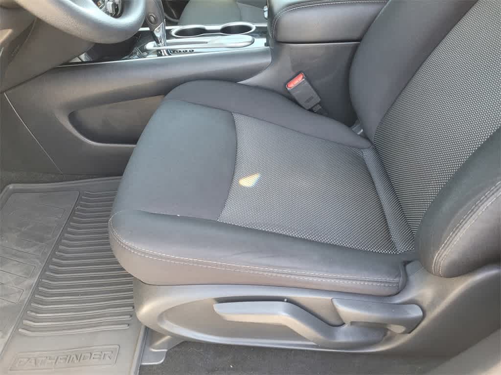 2019 Nissan Pathfinder S 23