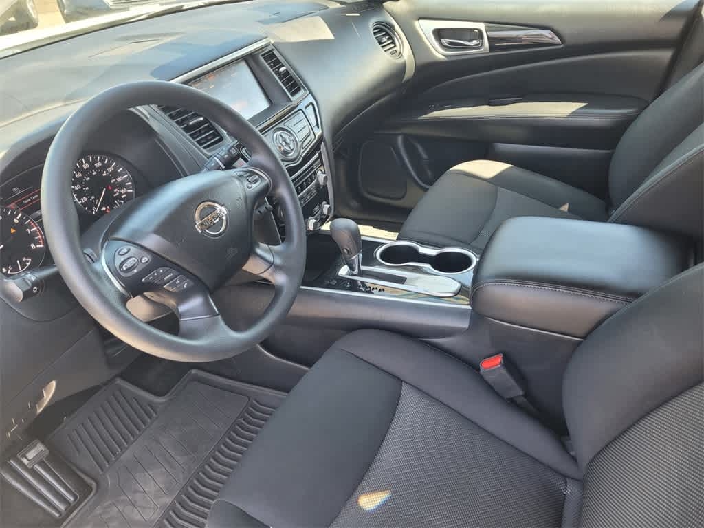 2019 Nissan Pathfinder S 19