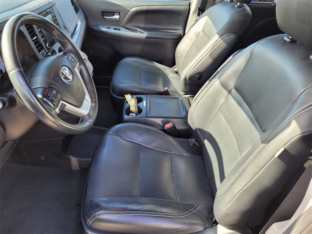 2019 Toyota Sienna SE Premium 14