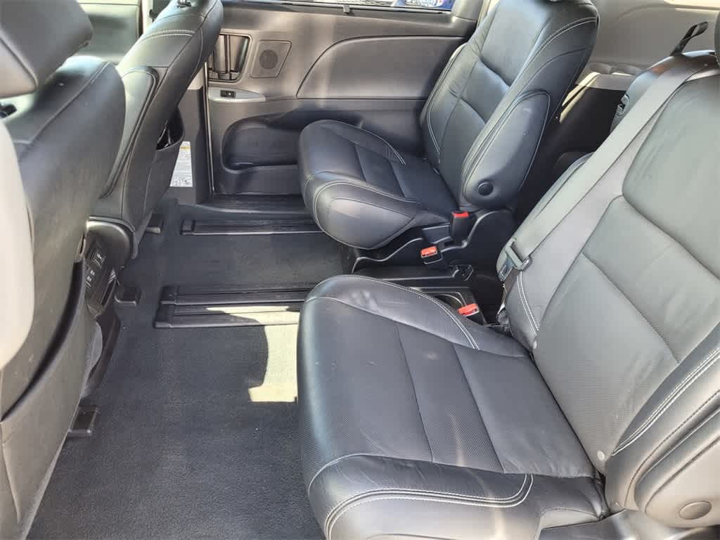 2019 Toyota Sienna SE Premium 13