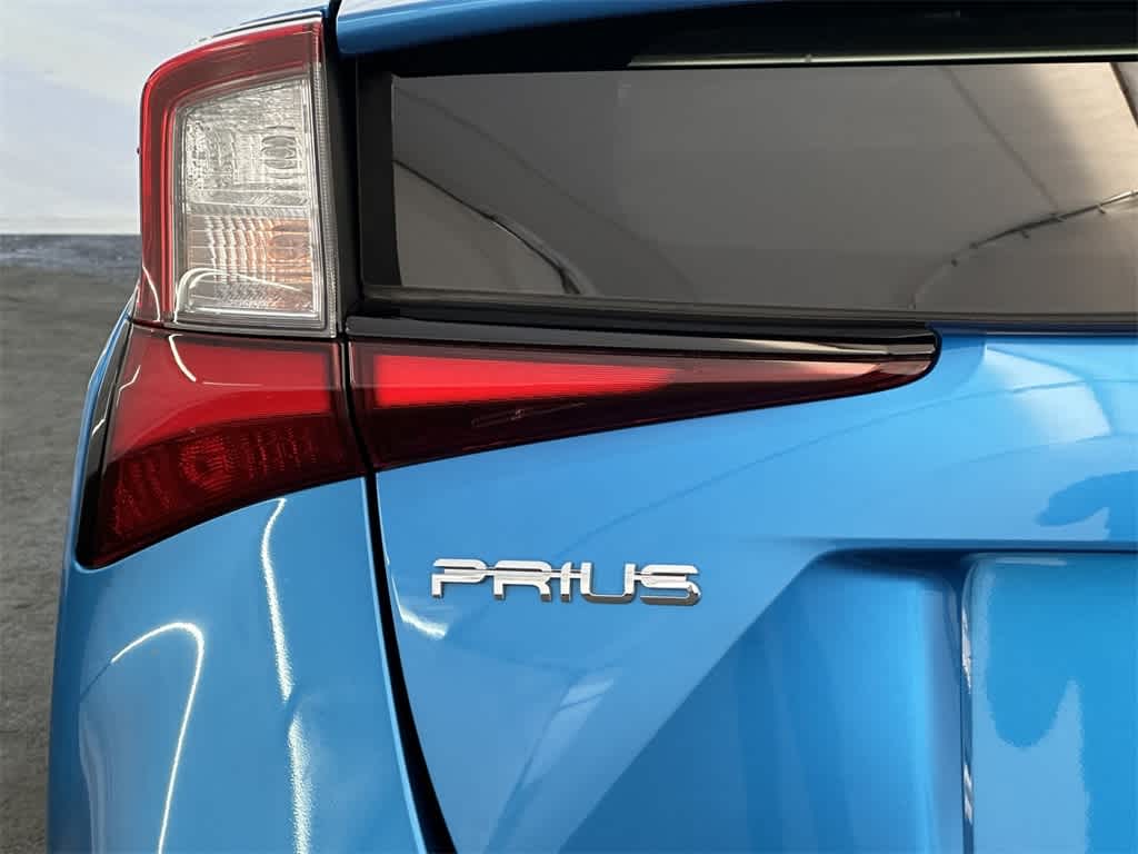 2019 Toyota Prius LE 6