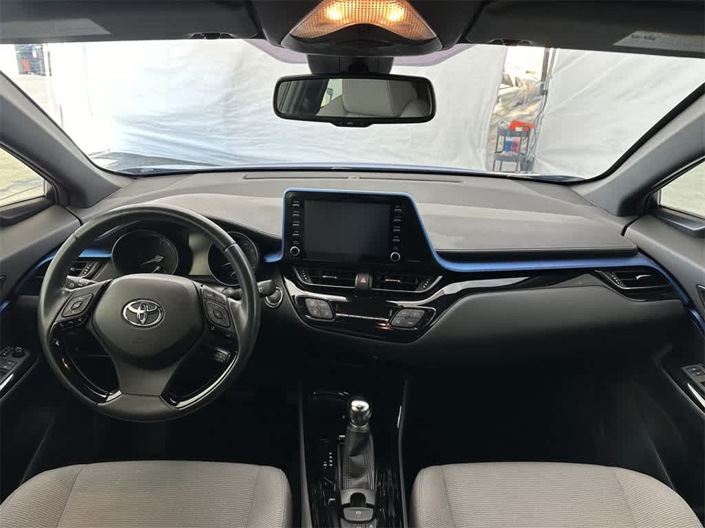 2019 Toyota C-HR XLE 10