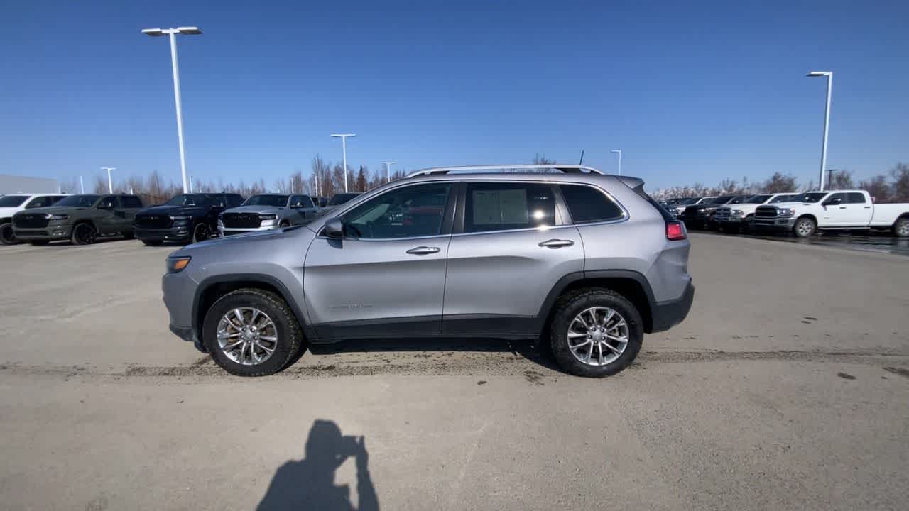 View vehicle photo 5