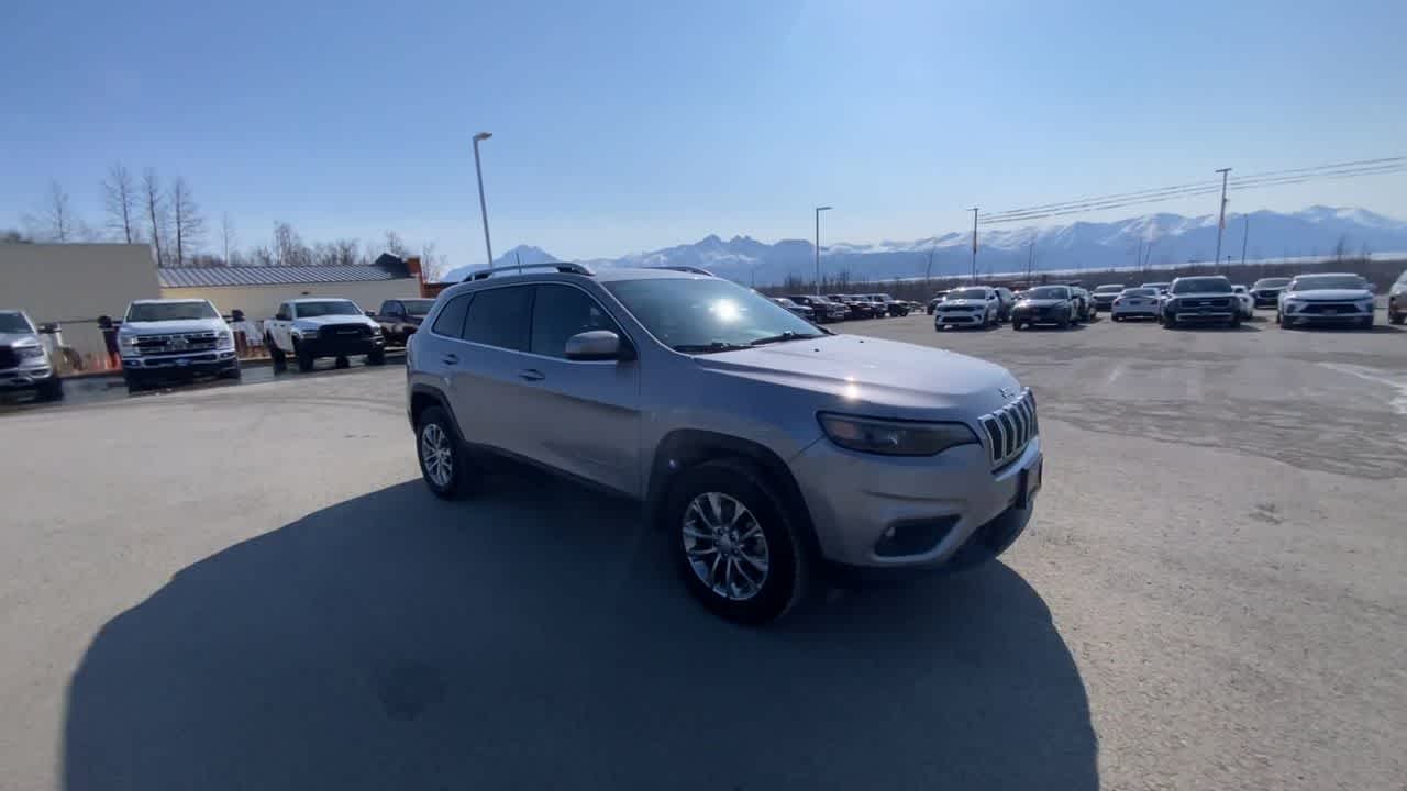 View vehicle photo 2