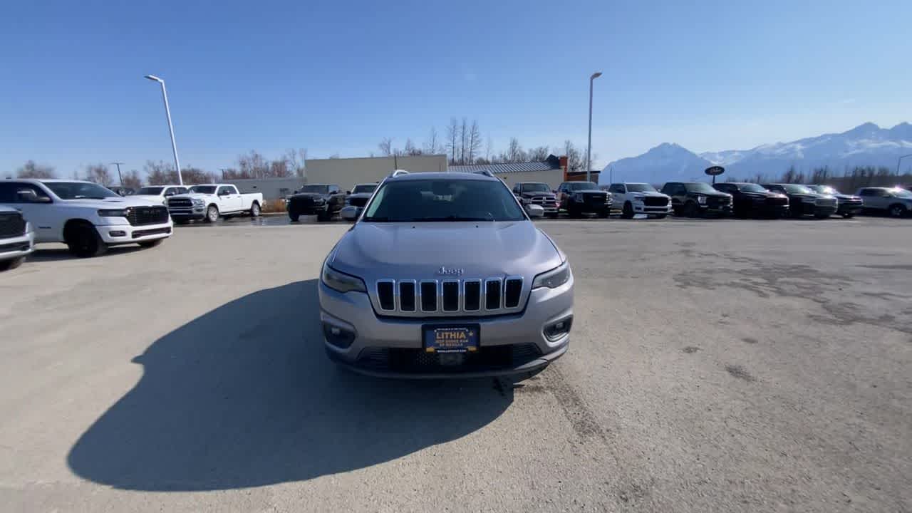 View vehicle photo 3