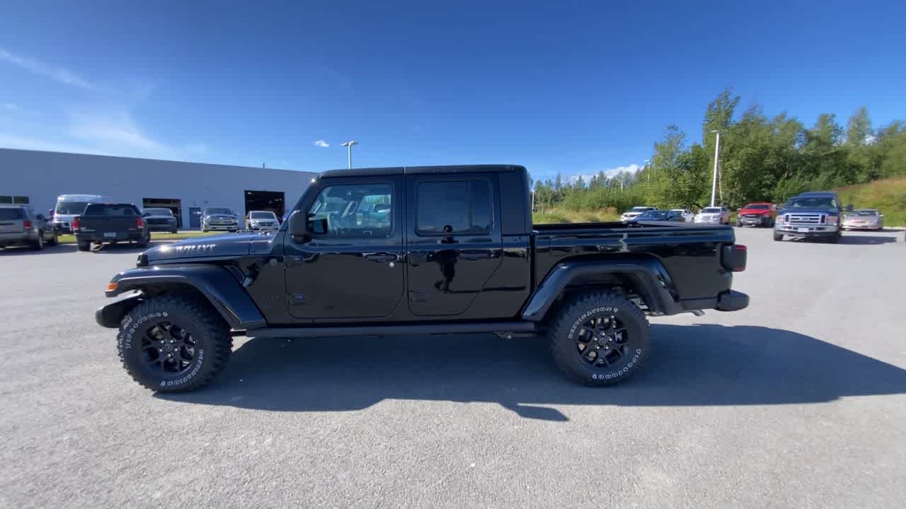 View vehicle photo 7