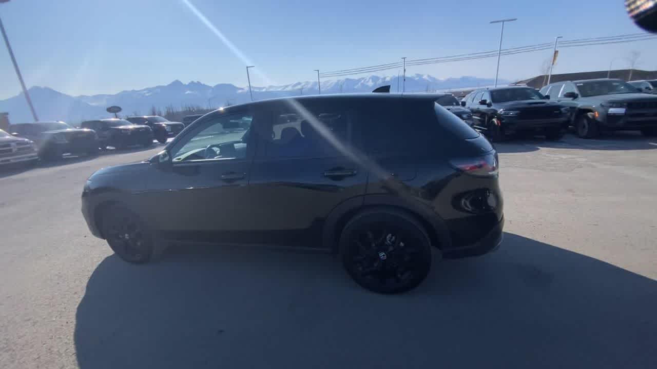 View vehicle photo 7