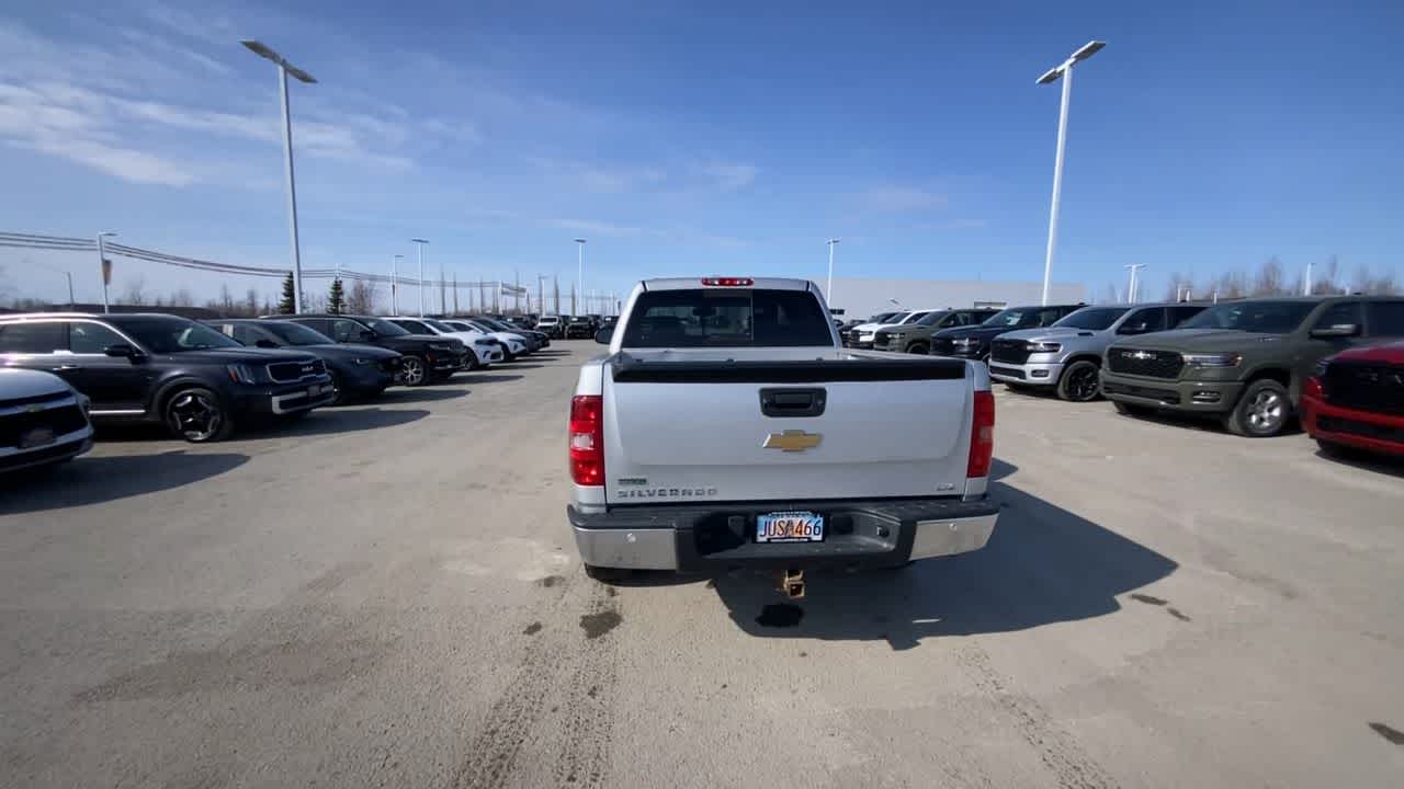 View vehicle photo 7