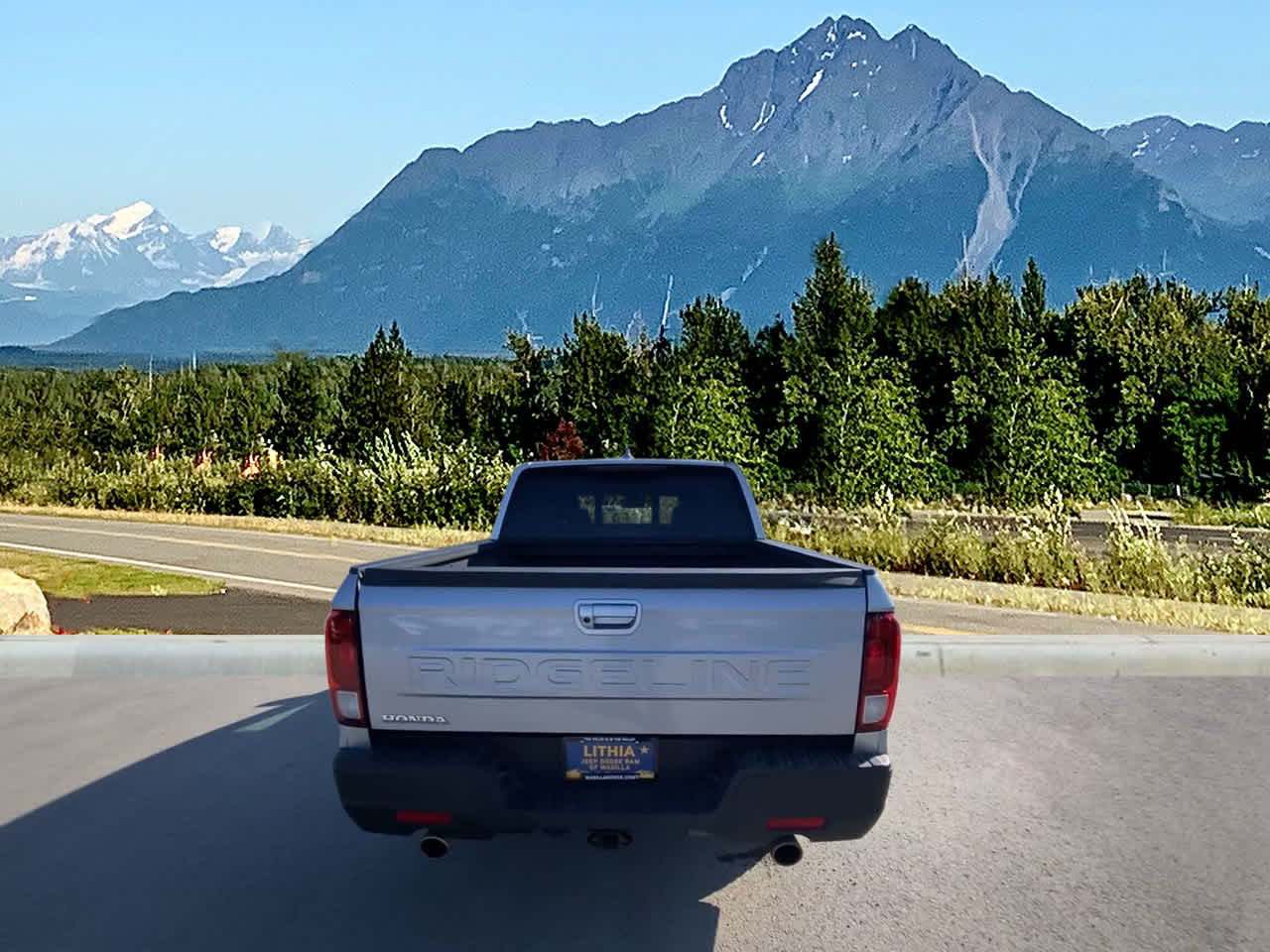 View vehicle photo 4