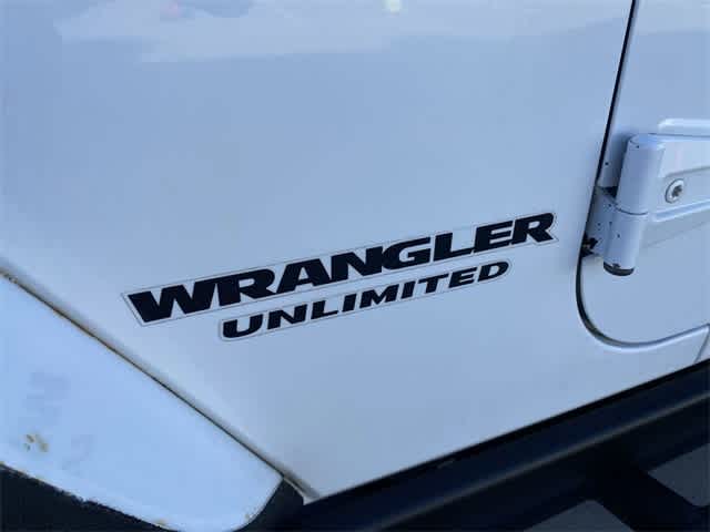 2015 Jeep Wrangler Unlimited Rubicon 28