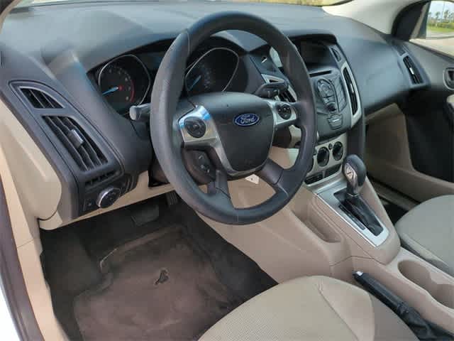 2012 Ford Focus SE 10