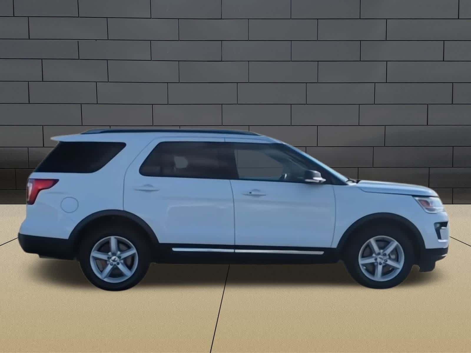 2018 Ford Explorer XLT 9