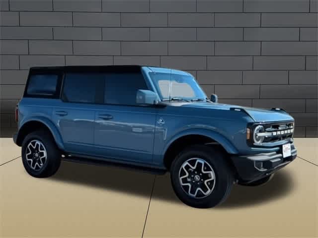 2022 Ford Bronco Outer Banks 2