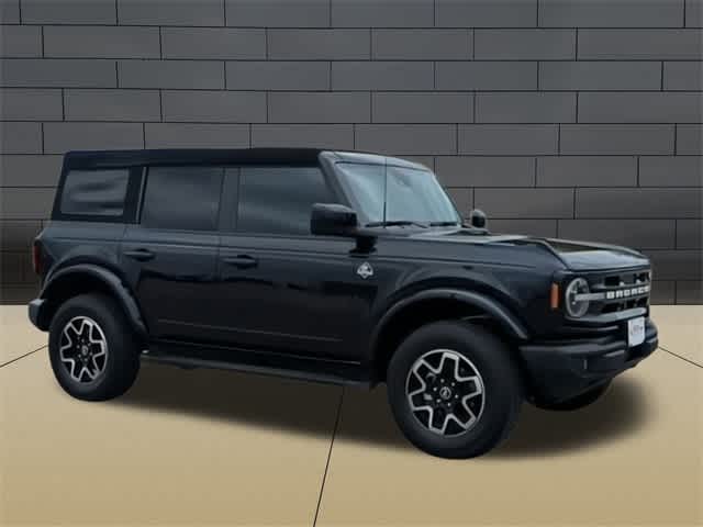 2022 Ford Bronco Outer Banks 2