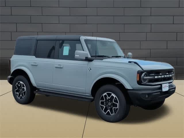 2024 Ford Bronco Outer Banks 2