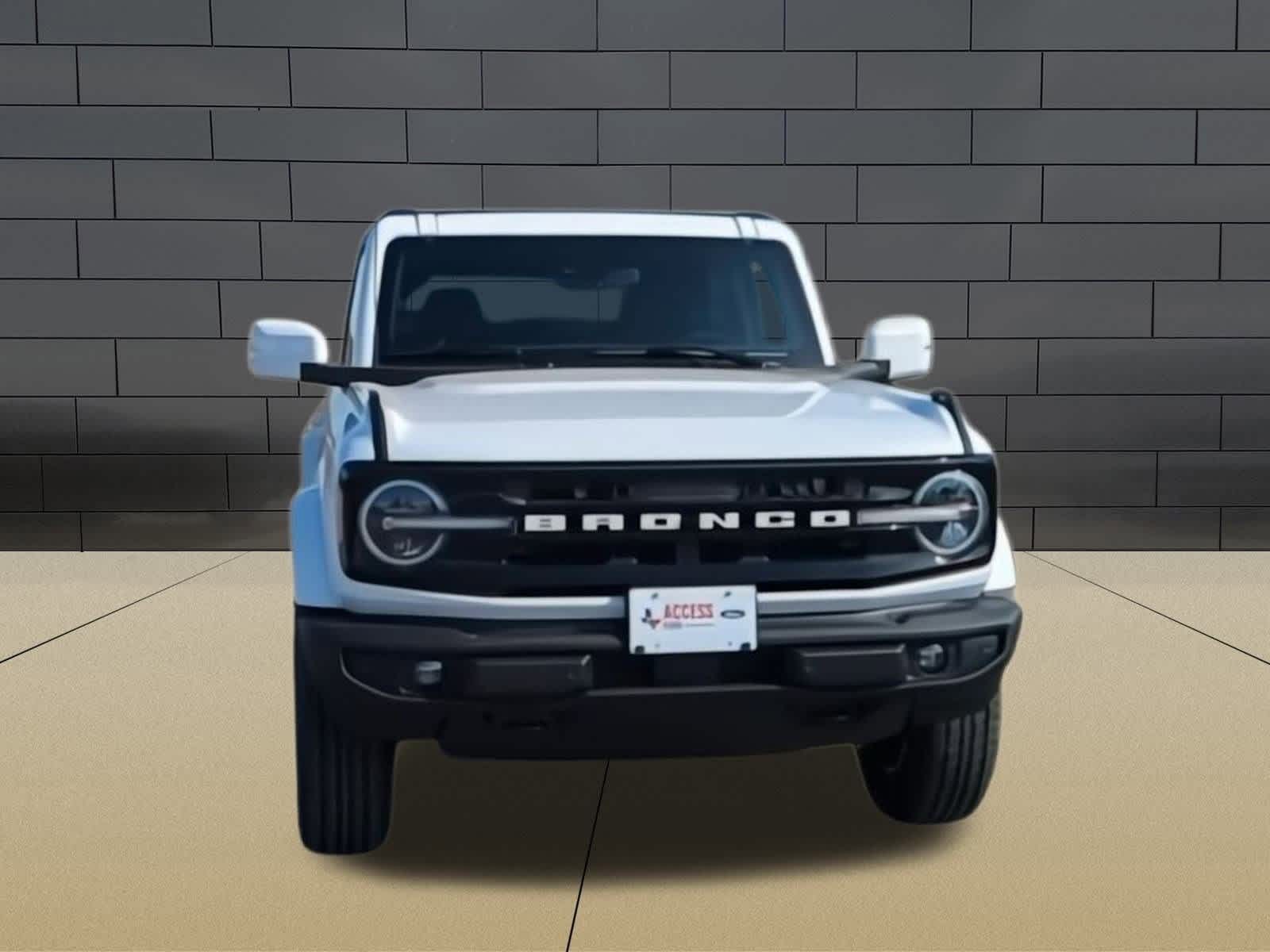 2024 Ford Bronco Outer Banks 3