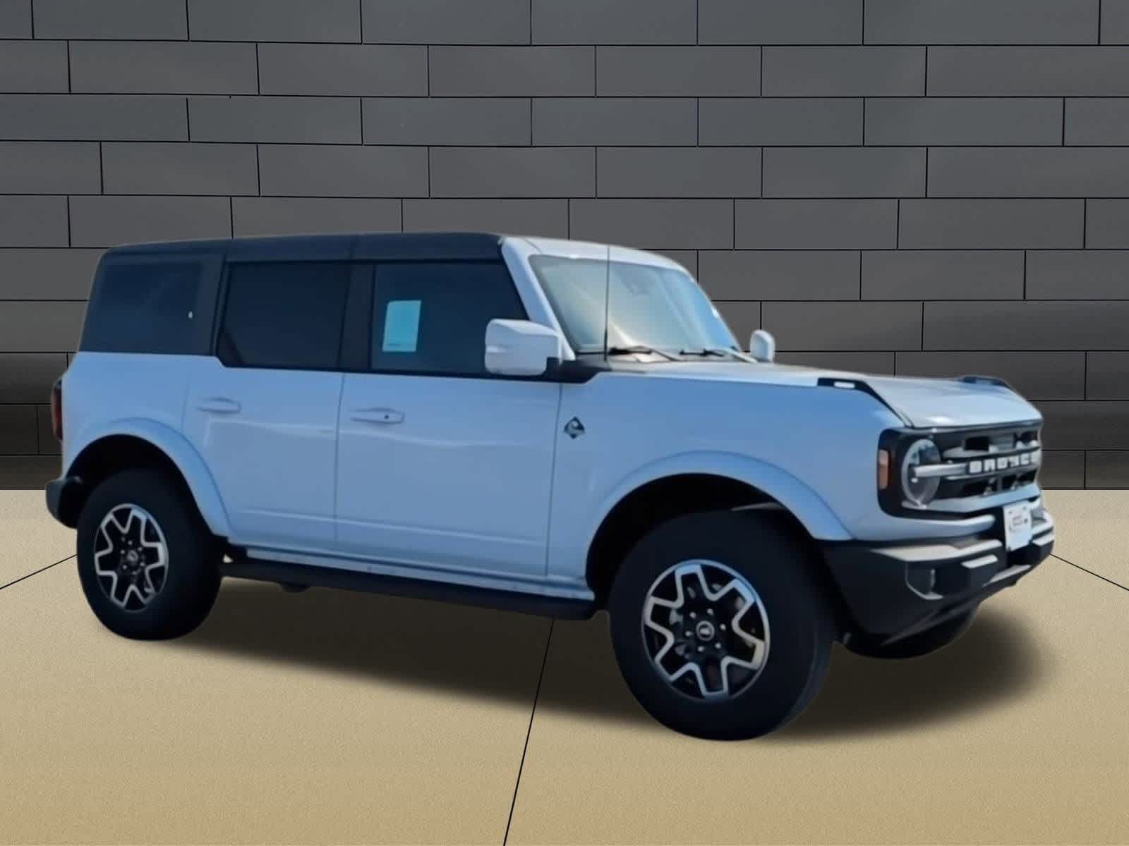 2024 Ford Bronco Outer Banks 2