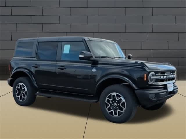 2024 Ford Bronco Outer Banks 2