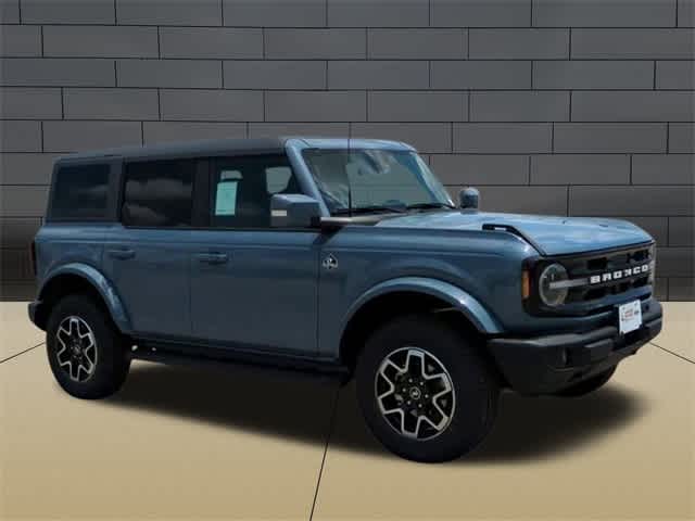 2024 Ford Bronco Outer Banks 2