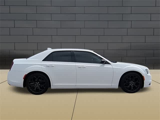 2019 Chrysler 300 Touring 9