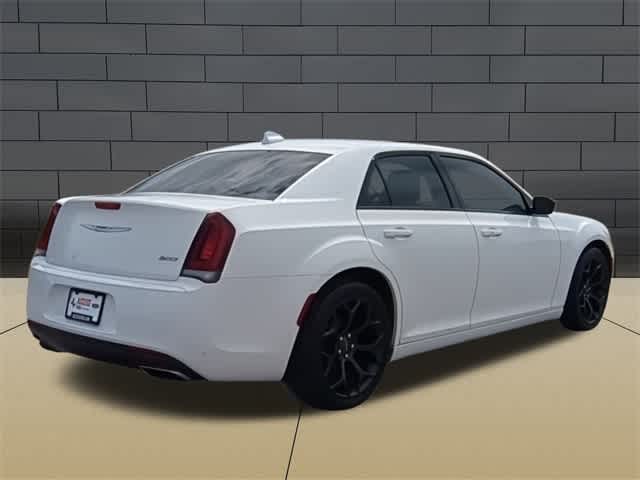 2019 Chrysler 300 Touring 8