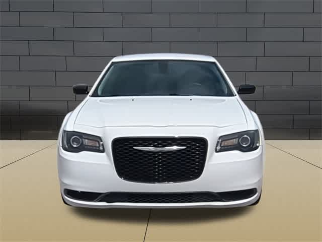 2019 Chrysler 300 Touring 3