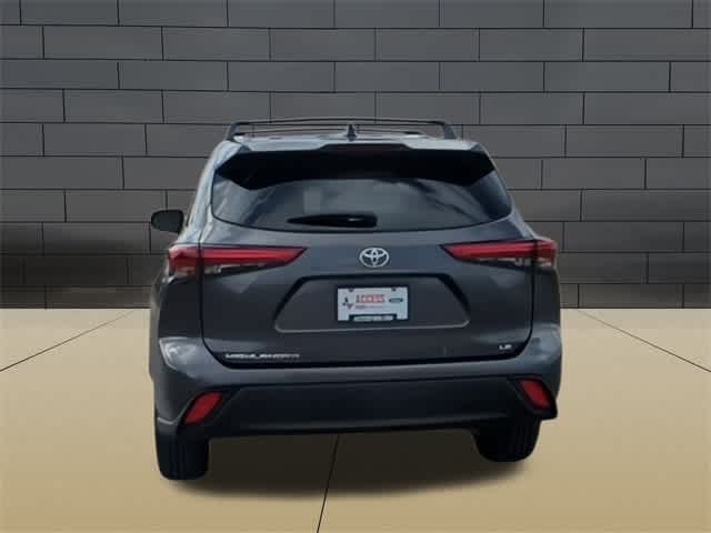 2022 Toyota Highlander LE 7